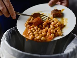 Dulu Sering Buang Makanan, Pria Ini Curhat Kini Tidak Mampu Beli Makan Dulu Sering Buang Makanan, Pria Ini Curhat Kini Tidak Mampu Beli Makan
