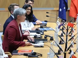 China Gunakan Pendekatan Halus pada Australia