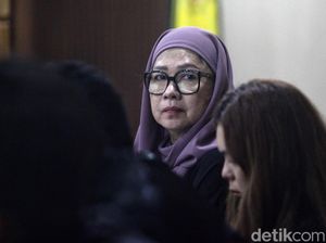 Ekspresi Karen Agustiawan di Sidang Kasus Korupsi Pengadaan LNG