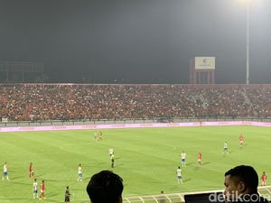 Suporter Tetap Antusias meski Bali United Main Lebih Malam