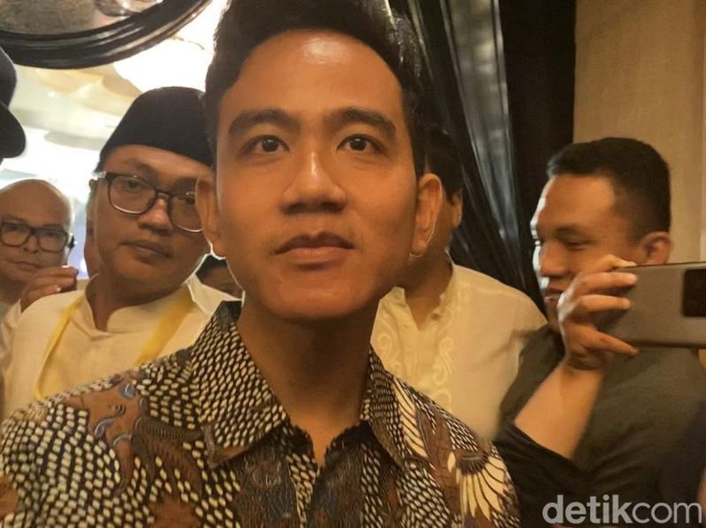 Disebut Komarudin Watubun Bukan Kader PDIP Lagi, Gibran: Nggak Apa-apa
