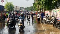 Hek Kramat Jati Banjir, Jalanan Jadi Macet Banget