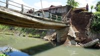 Jembatan di Tulungagung Rusak Diterjang Banjir