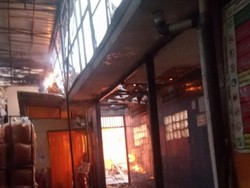 Diduga Akibat Korsleting Listrik, Gudang Pabrik Snack di Bogor Terbakar