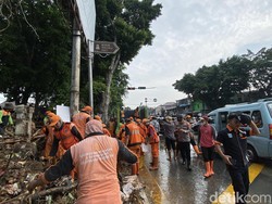 Begini Kondisi Macet Parah Usai Banjir di Hek Kramat Jati Arah Cililitan
