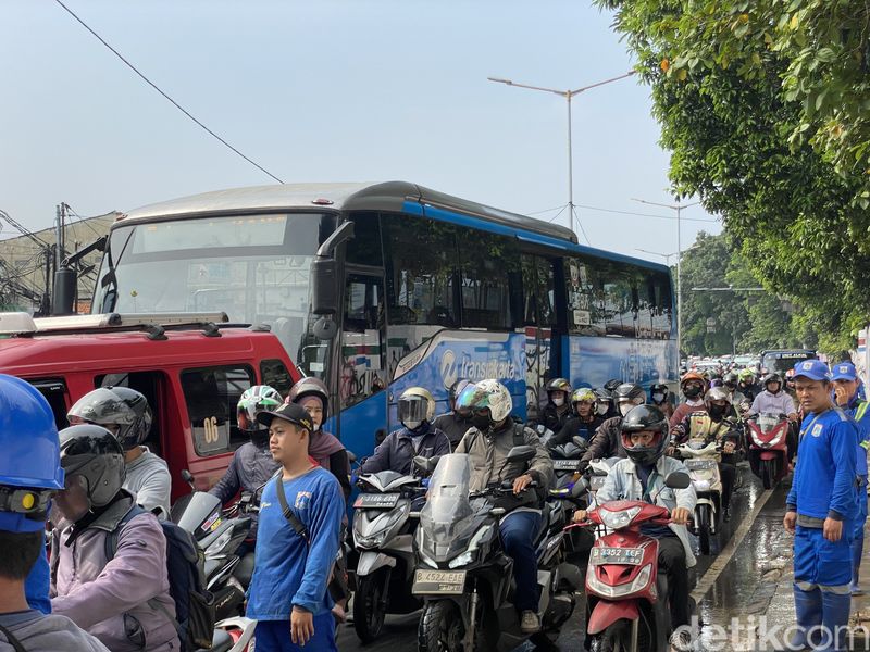 Kondisi Hek Krama Jati, Jl Raya Bogor, Jaktim, 25 Maret 2024, pukul 09.00 WIB. (Devi Puspitasari/detikcom)