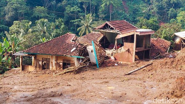 Penampakan Longsor dan Banjir Bandang Terjang Bandung Barat