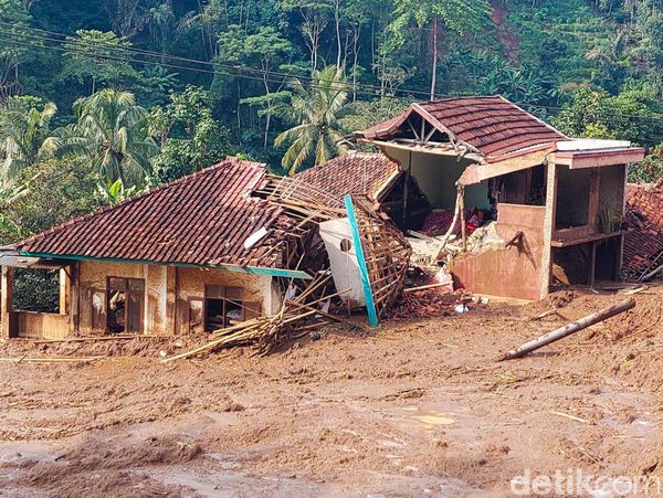 Penampakan Longsor dan Banjir Bandang Terjang Bandung Barat