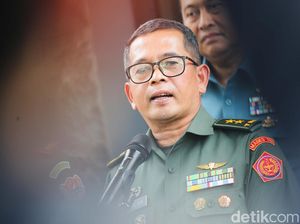 TNI Berikan Konseling ke Warga Trauma Akibat Ledakan di Gudmurah Bogor TNI Berikan Konseling ke Warga Trauma Akibat Ledakan di Gudmurah Bogor