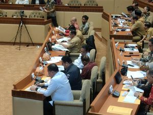Mendagri: 450 ASN Dilaporkan ke Bawaslu, 240 Disanksi Langgar Netralitas Mendagri: 450 ASN Dilaporkan ke Bawaslu, 240 Disanksi Langgar Netralitas