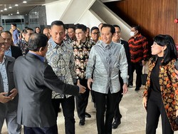 Diantar Ibas, AHY Rapat Perdana di DPR