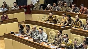 Datang Bareng Ibas, Intip Gaya AHY Rapat Perdana di DPR