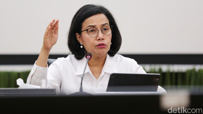 Menkeu Sri Mulyani Indrawati memberi tahu APBN masih surplus Rp 22,8 triliun per 15 Maret 2024. Pengumuman disampaikan dalam jumpa pers di Gedung Kemenkeu, Jakarta, Senin (25/3/2024).