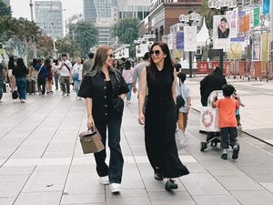 8 Foto Maia & Momo Geisha Liburan Bareng, Istri Sultan Pancarkan Aura Mahal 8 Foto Maia & Momo Geisha Liburan Bareng, Istri Sultan Pancarkan Aura Mahal