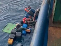 6 Nelayan Lamongan Sempat Terombang-ambing di Laut Lepas gegara Kapal Bocor