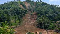 Penampakan Longsor di Cipongkor Bandung Barat, 10 Orang Hilang