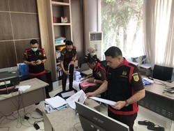 Kejati Geledah Ruangan Biro Umum Pengadaan Barang dan Jasa Pemprov Sumbar