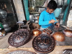 Berkah Ramadan, Permintaan Kaligrafi Tembaga Tumang Boyolali Melonjak
