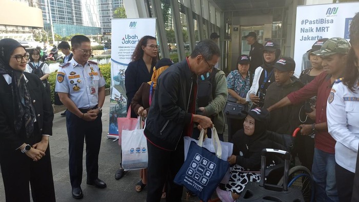 Heru Budi Ajak Difabel Menikmati Suasana Ngabuburit Sambil Menjelajahi MRT