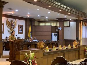 Mahendra Minta DPRD Kaji Raperda Pemberian Insentif dan Kemudahan Investasi Mahendra Minta DPRD Kaji Raperda Pemberian Insentif dan Kemudahan Investasi