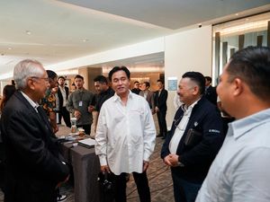 Potret Rapat Perdana Yusril, Otto, Hotman Paris Bahas Gugatan Pilpres Potret Rapat Perdana Yusril, Otto, Hotman Paris Bahas Gugatan Pilpres