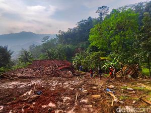 10 Warga Masih Hilang Tertimbun Longsor di Bandung Barat