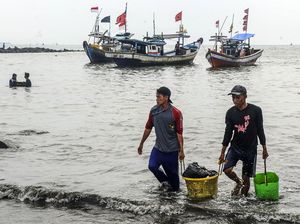 Sedimentasi Bikin Kapal Nelayan Sulit Bersandar di Teluk Labuan