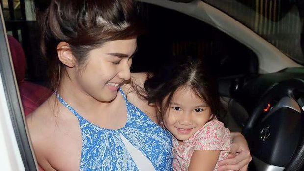 Stevie Agnecya dan putri sulungnya, Drucilla Kalea Arifin