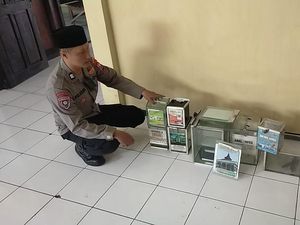 11 Kotak Amal Diduga Barang Bukti Pencurian Ditemukan di Kota Blitar 11 Kotak Amal Diduga Barang Bukti Pencurian Ditemukan di Kota Blitar