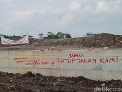 Muncul Coretan Jangan Tutup Jalan Kami di Proyek Tol Jogja-Solo Klaten