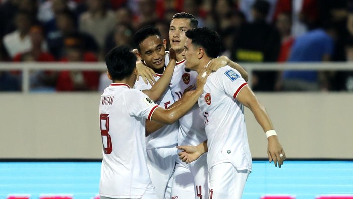 HANOI, VIETNAM - MARCH 26: Jay Idzes (2nd R) of Indonesia celebrates with teammates after scoring the teams first goal during the FIFA World Cup Asian second qualifier Group F match between Vietnam and Indonesia at My Dinh National Stadium on March 26, 2024 in Hanoi, Vietnam. (Photo by Minh Hoang/Getty Images)