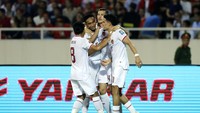 Indonesia menggandakan keunggulan pada menit ke-23. Ragnar Oratmangoen menggiring bola masuk ke kotak penalti Vietnam dari sisi kiri dan kemudian melepaskan tembakan dengan kaki kiri. Skor 2-0. Getty Images/Minh Hoang