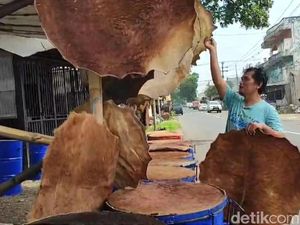 Ramadan Jadi Berkah Bagi Penjual Beduk Musiman di Tasikmalaya