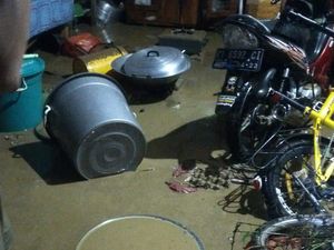 Banjir Bandang Terjang Bone-bone Luwu Utara, 31 Rumah Terendam-Penuh Lumpur