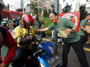 Berbagi Takjil dengan Kemasan Ramah Lingkungan