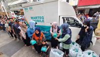 BSI Maslahat Bagi Paket Berbuka di Area Stasiun Sudirman