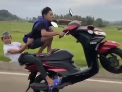 2 Remaja Boncengan Motor di Bone Ejek Polisi Saat Aksi Freestyle Ditangkap