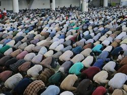 Tata Cara Sholat Lailatul Qadar Lengkap dengan Niat dan Doanya