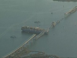 Penampakan Jembatan di Baltimore AS Ambruk Seusai Dihantam Kapal Kargo