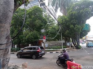 Kabel Menjuntai Masih Hantui Jakarta, Warga Mengeluh soal Bahaya Kabel Menjuntai Masih Hantui Jakarta, Warga Mengeluh soal Bahaya