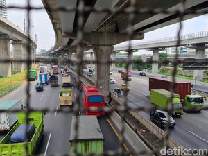 Sopir Truk Jaga Kelancaran Distribusi, Sosok yang Perlu Diapresiasi Sopir Truk Jaga Kelancaran Distribusi, Sosok yang Perlu Diapresiasi