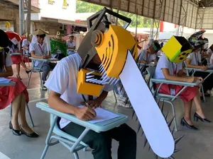 Diminta Pakai Topi Anti Nyontek, yang Digunakan Mahasiswa Ini Curi Perhatian Diminta Pakai Topi Anti Nyontek, yang Digunakan Mahasiswa Ini Curi Perhatian