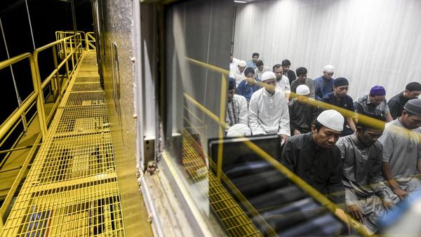 Mengintip Suasana Ramadan di Anjungan Lepas Pantai Pertamina