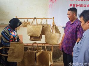 Kritik Perajin di Karangasem, Risma: Kualitasnya Jelek dan Nggak Rapi! Kritik Perajin di Karangasem, Risma: Kualitasnya Jelek dan Nggak Rapi!