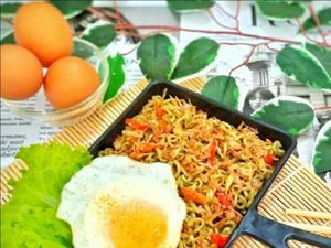 Resep Mie Tek-Tek ala Rumahan yang Gurih Mantap Resep Mie Tek-Tek ala Rumahan yang Gurih Mantap