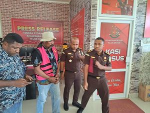 Oknum Polres Teluk Bintuni Jadi Tersangka Korupsi Mobil Damkar Rp 1,2 M Oknum Polres Teluk Bintuni Jadi Tersangka Korupsi Mobil Damkar Rp 1,2 M