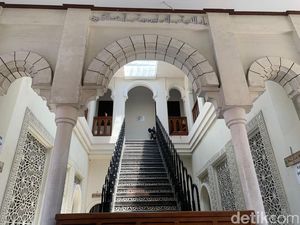 Uniknya Masjid Perak di Kotagede, Ada Tangga Estetik Langganan Foto Prewed Uniknya Masjid Perak di Kotagede, Ada Tangga Estetik Langganan Foto Prewed