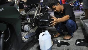 Parah! Puluhan Kendaraan Mogok Akibat Bensin Tercampur Air di SPBU Bekasi