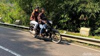 Hati-hati! Pembatas Jalan Jalur Alternatif Mudik Garut-Bandung Rusak