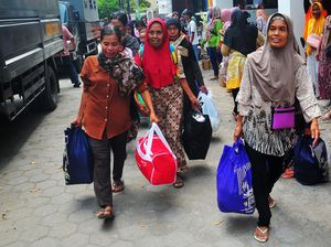 Banjir Surut, Korban Banjir Demak Kembali ke Rumah Banjir Surut, Korban Banjir Demak Kembali ke Rumah